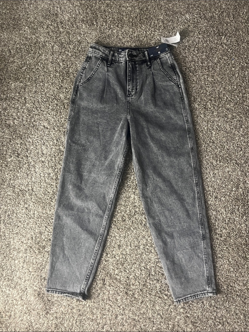 Hollister High-Rise Mom Jeans in Washed Black